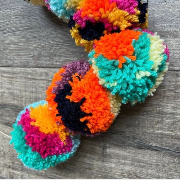 Colorful Pom Pom Garland - Picture 3 of 4